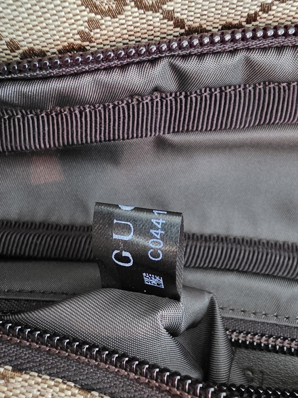 Gucci Beige Monogram Canvas Men’s Crossbody Belt Bag - Picture 7 of 12